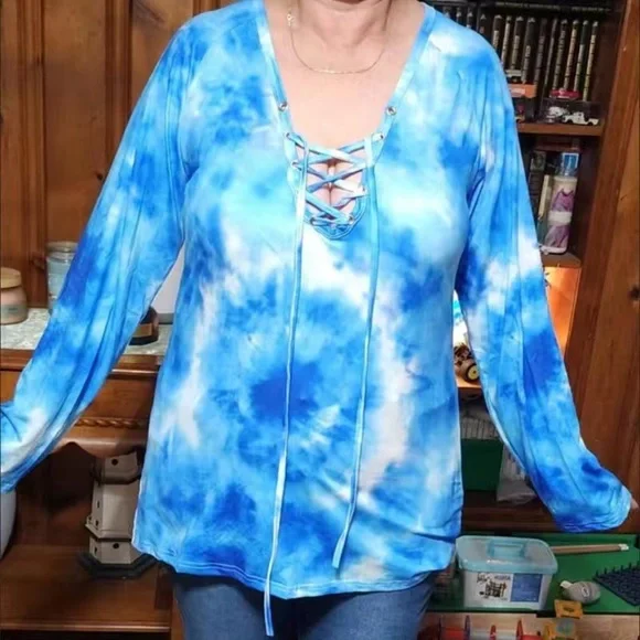🔴 CLEARANCE 🔖 NWT 🌊 BLUE/WHITE TIE-DYE V-NECK LACE-UP SUMMER TOP Women’s XXL - Picture 7 of 11